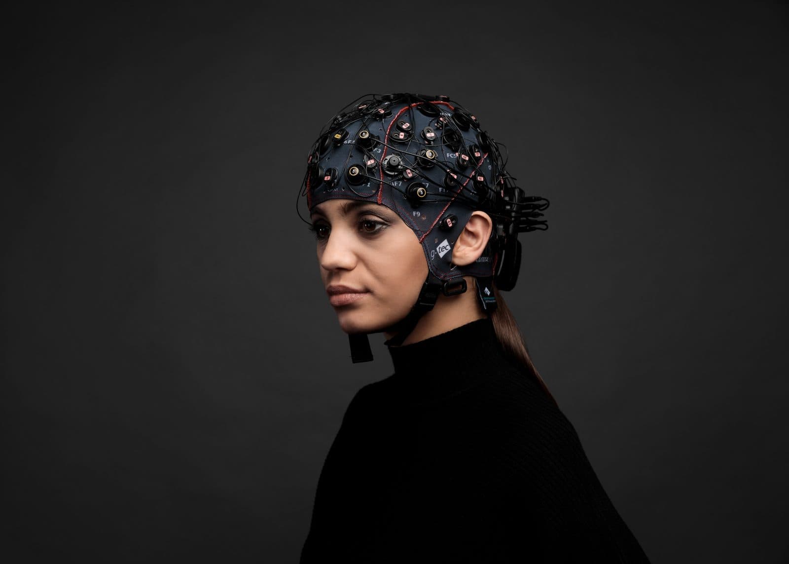 g.Nautilus fNIRS başlığı: EEG elektrotları ve fNIRS optotları